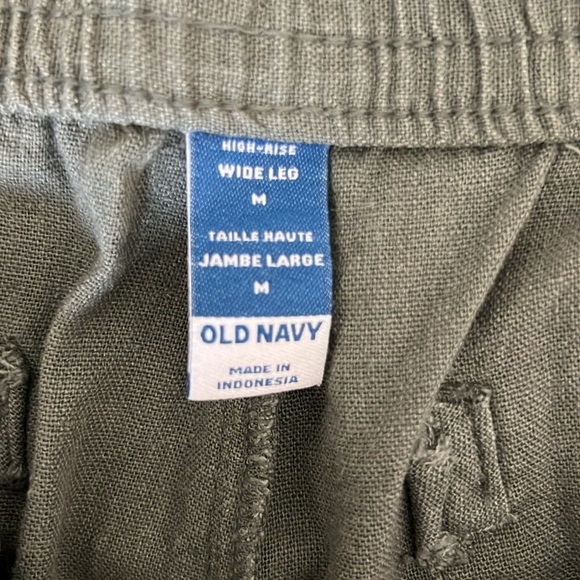 Old Navy Green Chinos Relaxed Fit - Picture 3 of 3